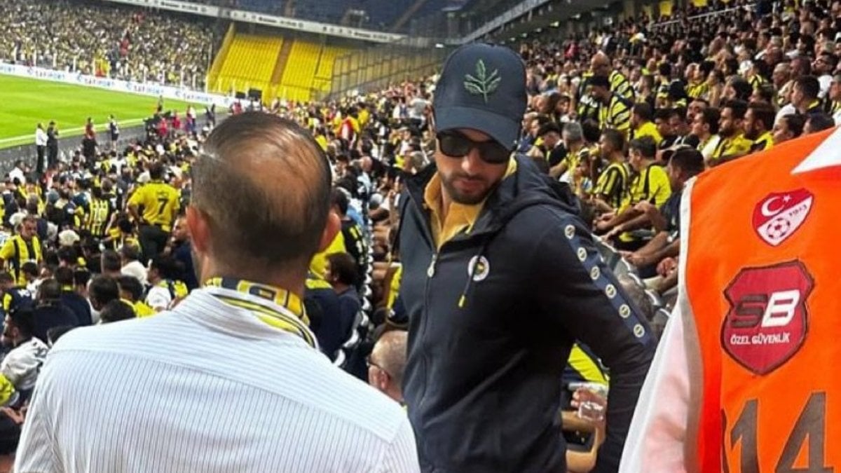 Sofyan Amrabat, Fenerbahçe – Alanyaspor maçını tribünden takip etti