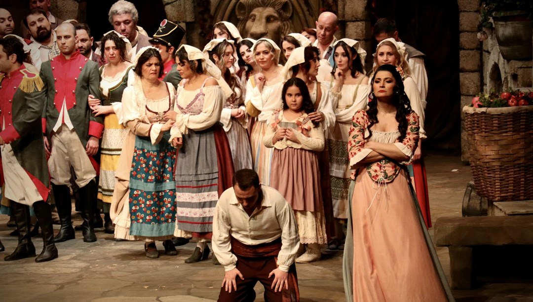 193 yÄ±llÄ±k zengin kÄ±z fakir oÄlan hikayesi: AÅk Ä°ksiriÂ operasÄ± prÃ¶miyer yaptÄ±