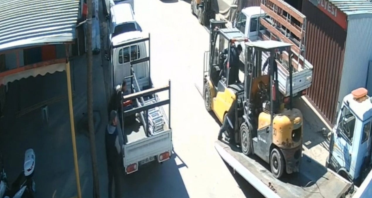 Feci ölüm! İki forkliftin arasında sıkışan işçi öldü
